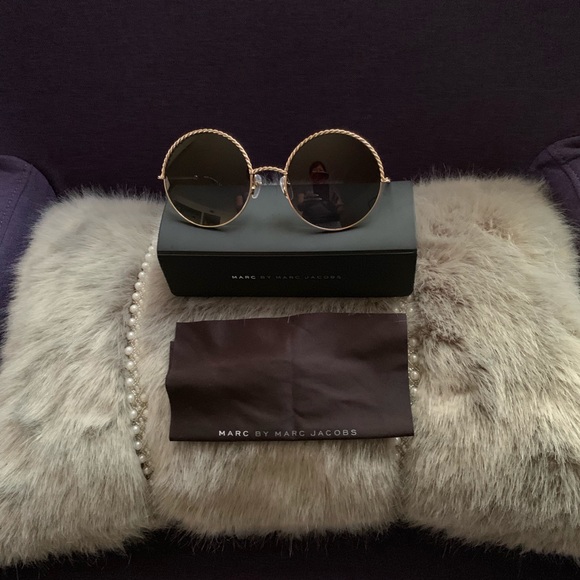 Women’s Sunglasses - Picture 1 of 6